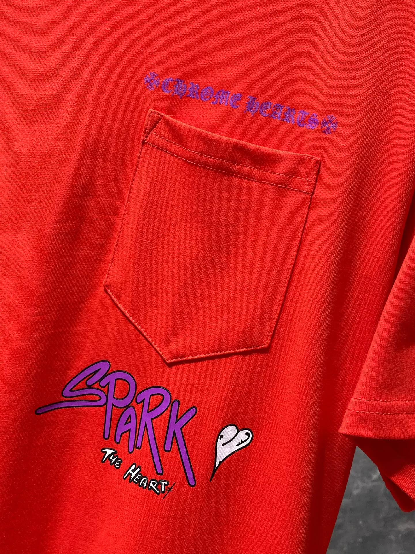 P130 ✨New arrival✨ Chrome Hearts 25ss High-weight, environmentally friendly and high-quality top-quality fabric Chrome Mattyboy graffiti flame love short-sleeved counter synchronization 1:1 replica version Recommended color: customized red Size: S, M, L, XL
